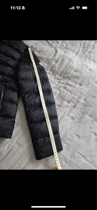 Geacă Moncler măsura 38 cumparată de pe Vinted. Geaca este impecabilă.