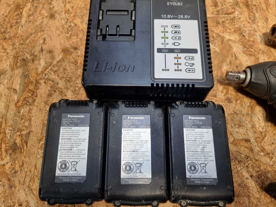 Panasonic Filetanta Masina Cu Impact Cap Patrat 1/2 Acumulator 18V