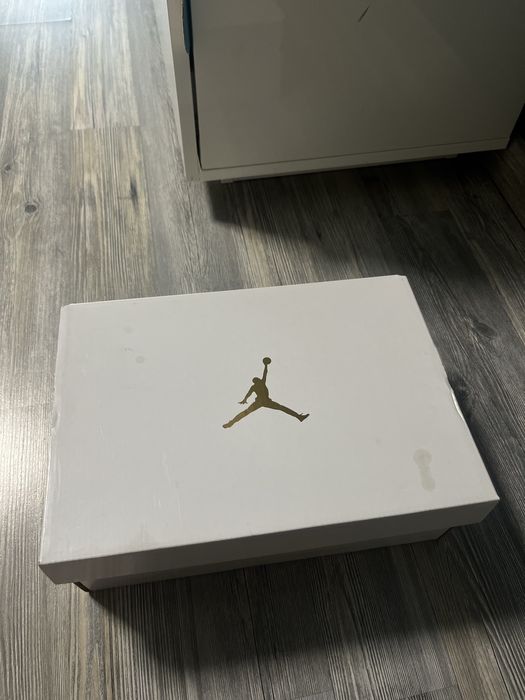 Обувки Jordan 1 бели с червено