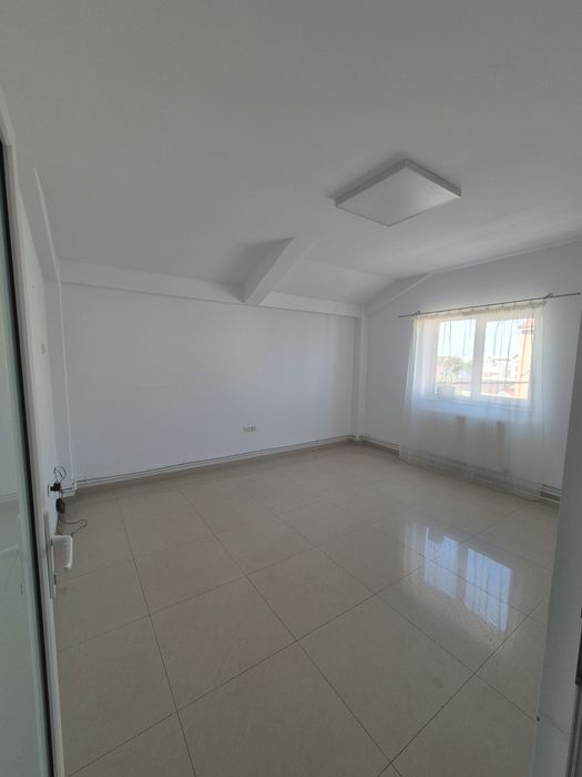 Spatiu central birouri cabinete