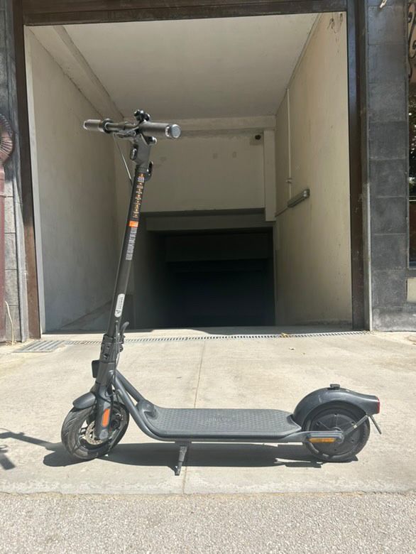 Електрическа тротинетка Segway Ninebot kick scooter F2