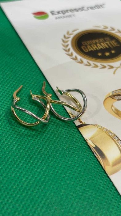 (Ag44 B5488) Cercei 18K 1.66g