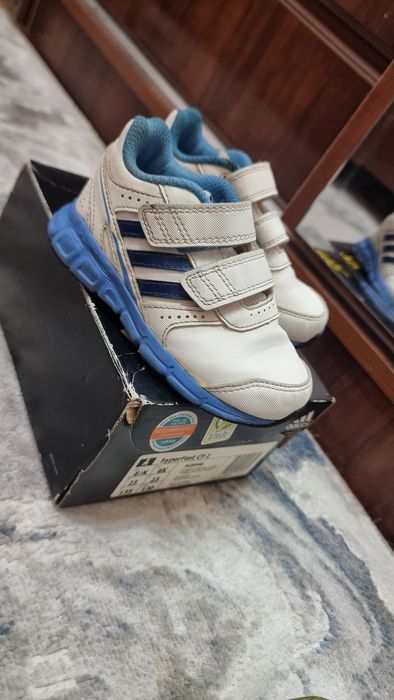 Детские кроссовки 23 размер adidas