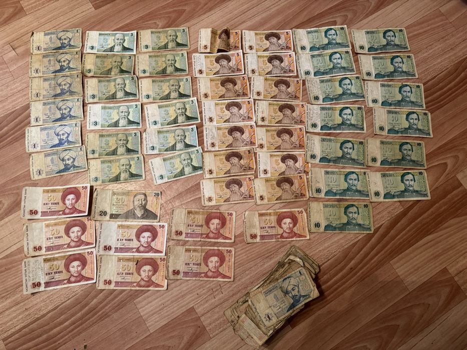 Продам купюры 1, 3, 5, 10, 20, 50 тенге. 1993 года