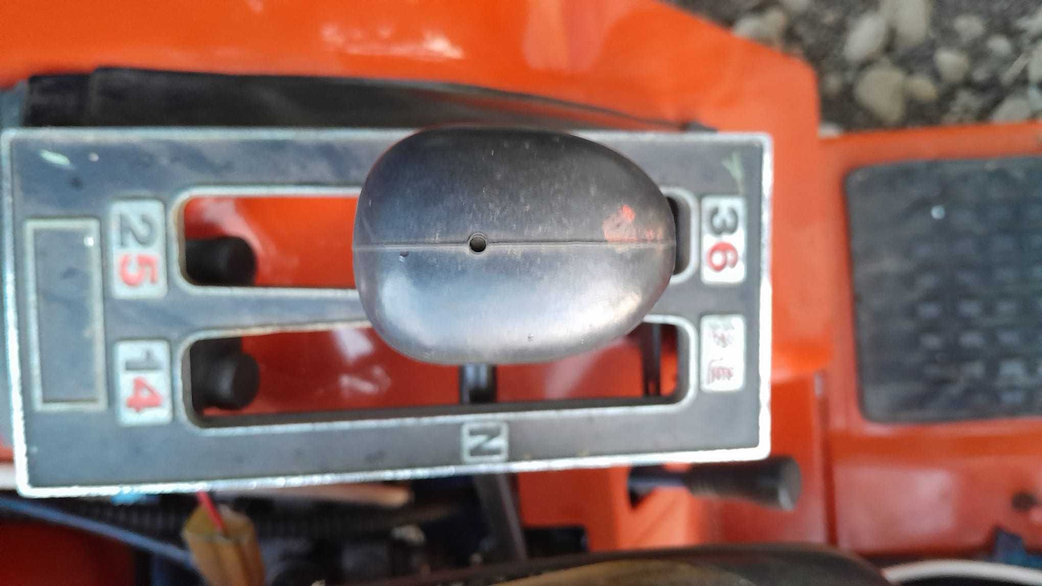 GRAU  1 leu/kg , TRACTOR kubota 12cp și 14 cp, freza, coasa 4000E
