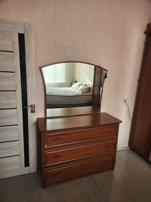 Мебель. Б.У.  спальня состояние среднее