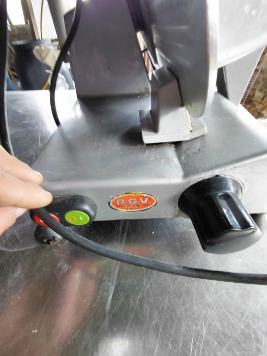 Feliator de mezeluri