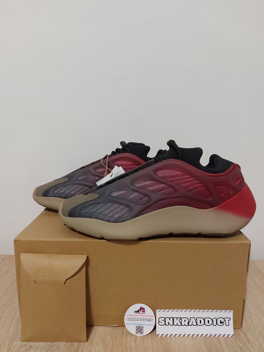 Yeezy 700v3 Fade Carbon