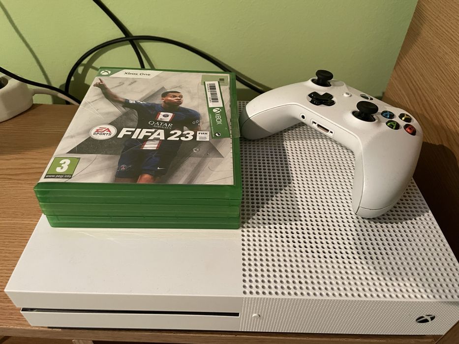 Xbox one s memorie 1 tb o maneta 4 jocurii