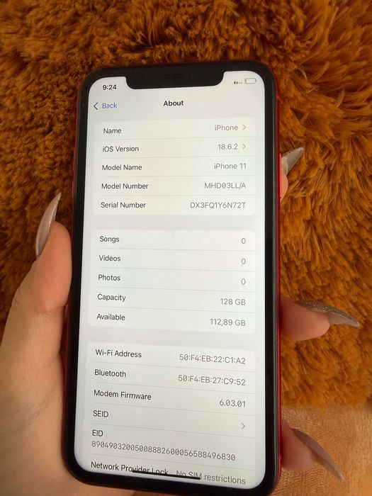 Продавам червен айфон 11