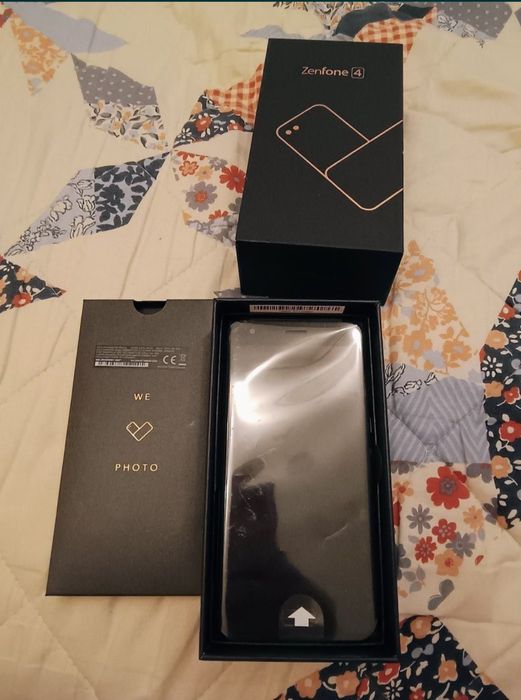 Asus ZenFone 4 ze55kl și Motorola Edge40 Viva Magenta