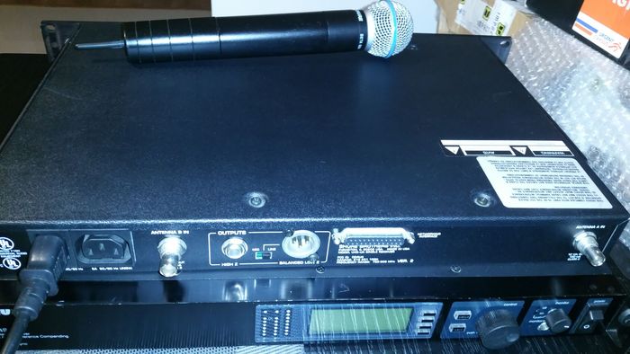 Microfon profesional Shure UD 24 Beta 58a scena