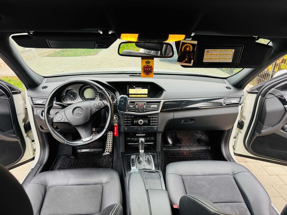Mercedenz-Benz E-Class E250 CGI BlueEffciency Pachet AMG