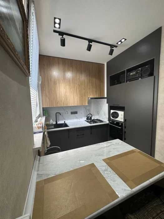 Купить евро двух комнатную в кирпичном доме, 77 серия, метро Шахристан