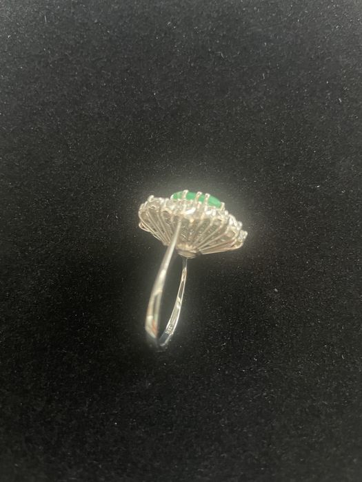 Пръстен от бяло злато 18к, изумруд Замбия 1,5 ct и 30 диаманта 1ct