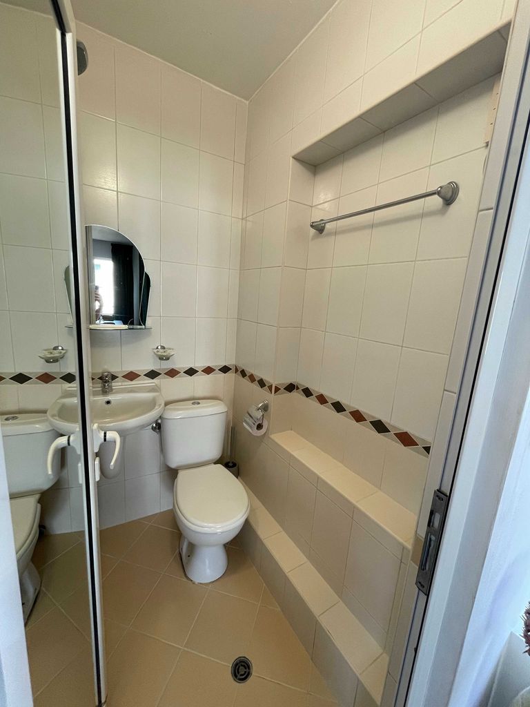 Дава се под наем Къща в Черноморец - 400 кв.м за 35.7 € - Снимка #8