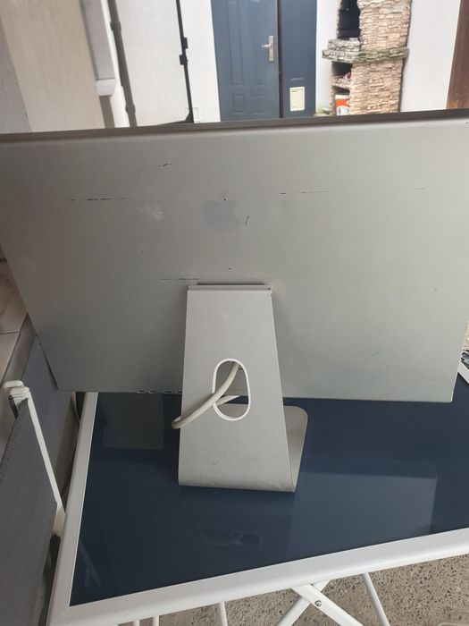 Apple Cinema HD Display 30"

Vând Apple Cinema HD Display 30" - un mon