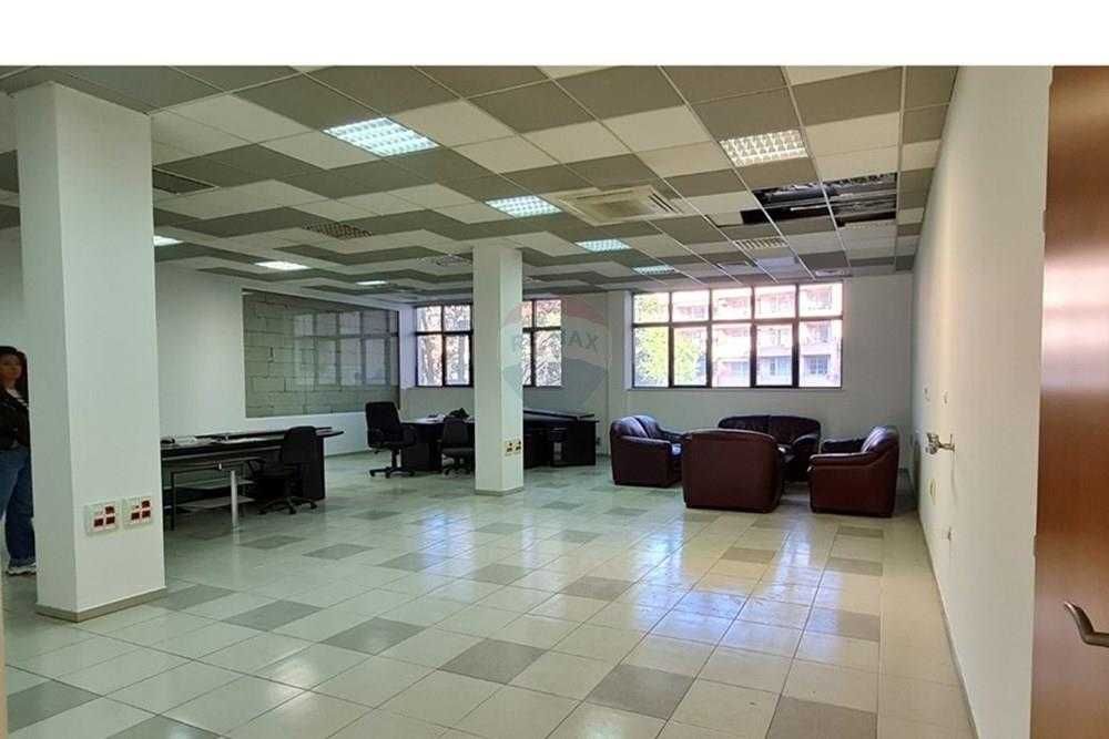 Продава се Офис в к.к. Пампорово - 242 кв.м за 1488 €/кв.м - Снимка #1