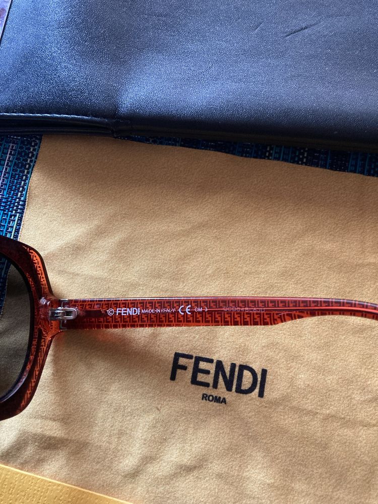 Слънчеви очила FENDI