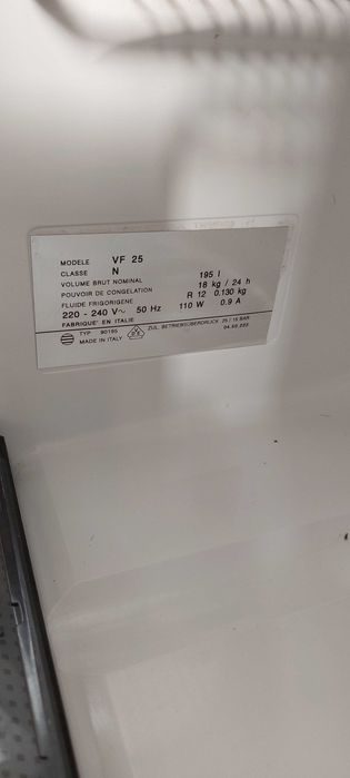 Продавам фризер 195 литра