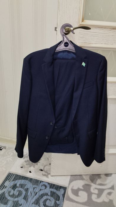 Продам костюм от фирмы глэцмэн.1 раз одевали малы на выпускной