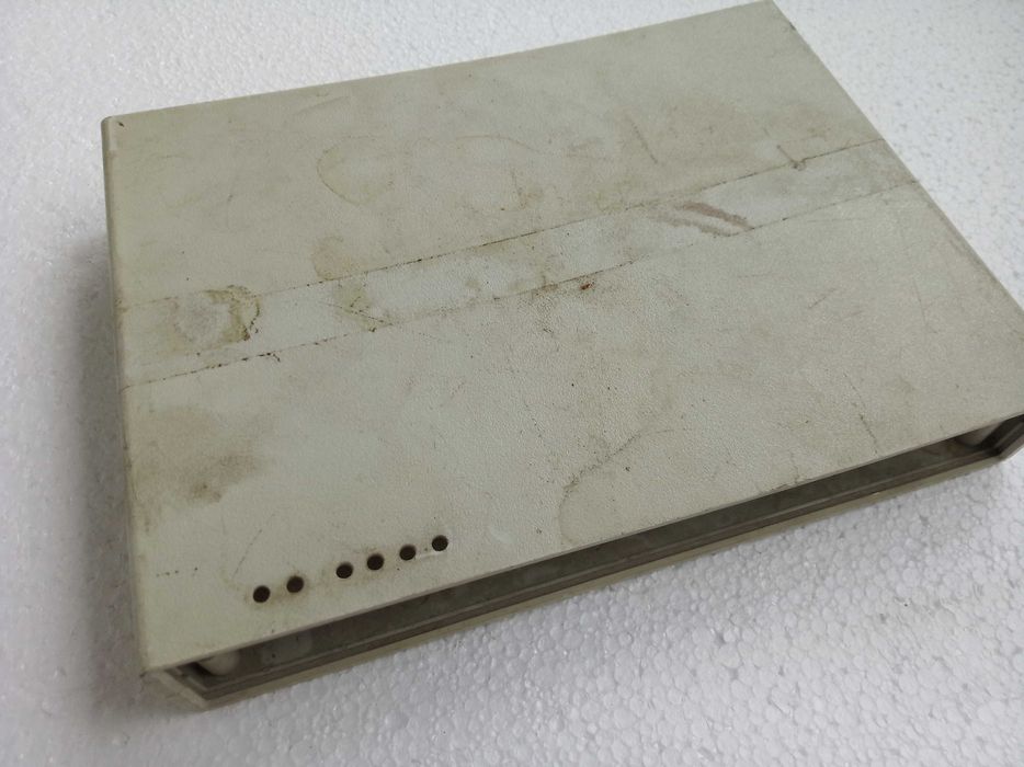 Метална кутия. Пластмасова кутия. Алуминиева кутия.