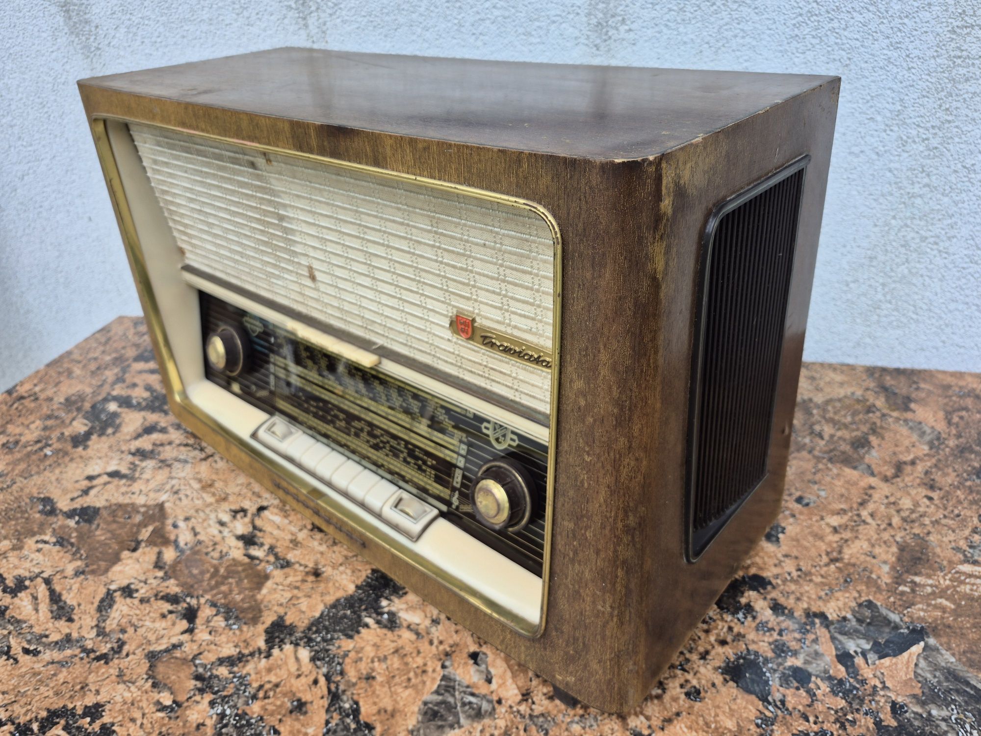 Vând Radio marca Nordmrnde Traviata 59/3D