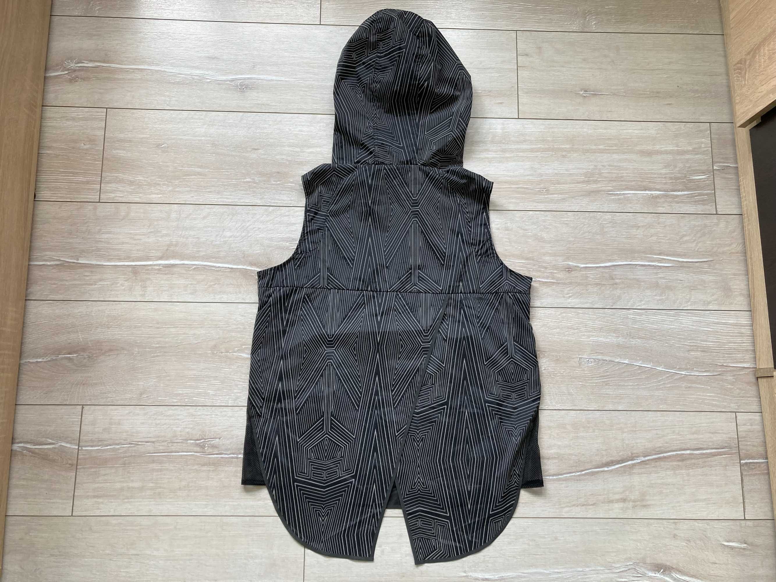 НОВО Ivy Park Reflective Print Showerproof женско елече елек размер S