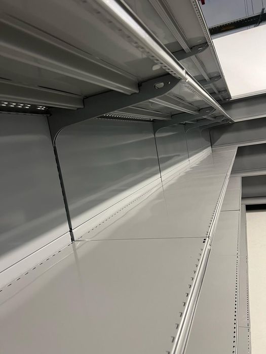 Rafturi Magazin cu Aspect Modern