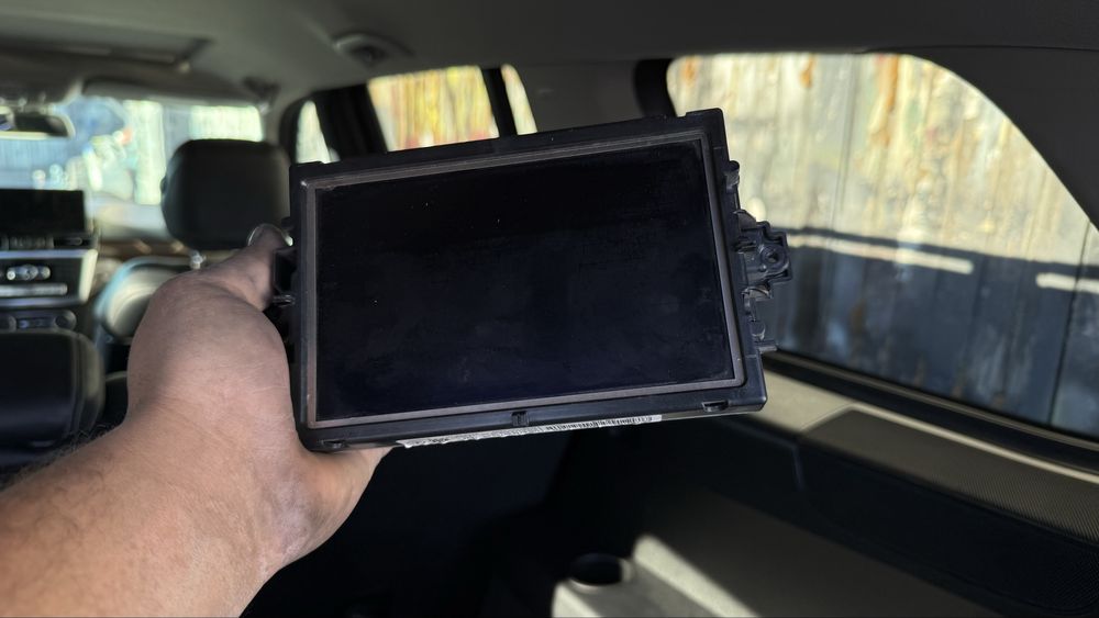 Продавам навигация за mercedea gl и ml 2013-5 година