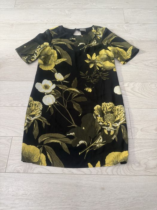 Красива много запазена рокля