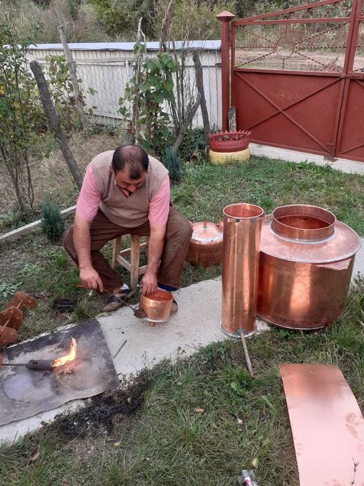 Vand Cazan de tuica din cupru (arama) de diferite modele si dimensiuni