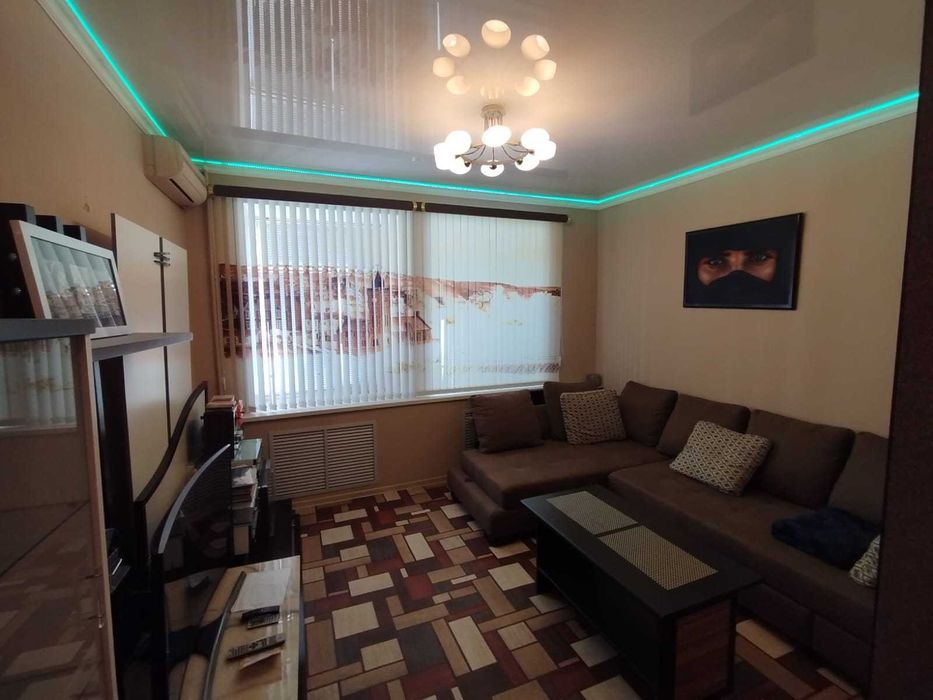 2 комн. кв. с дизайнерским ремонтом с мебелью и техникой на  "Востоке"