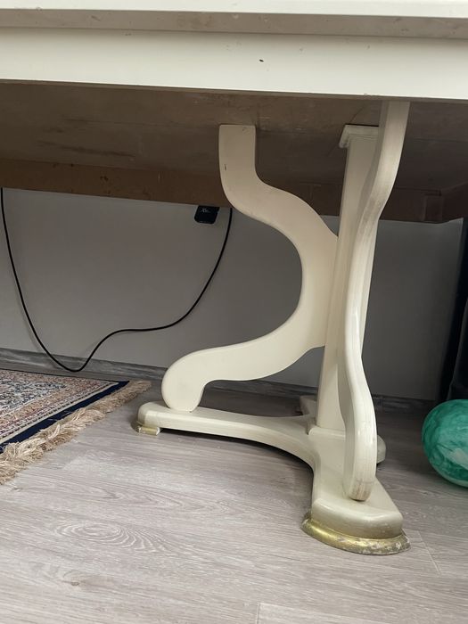 Б/у Стол около 2 метра в длину,в ширину 1 метр