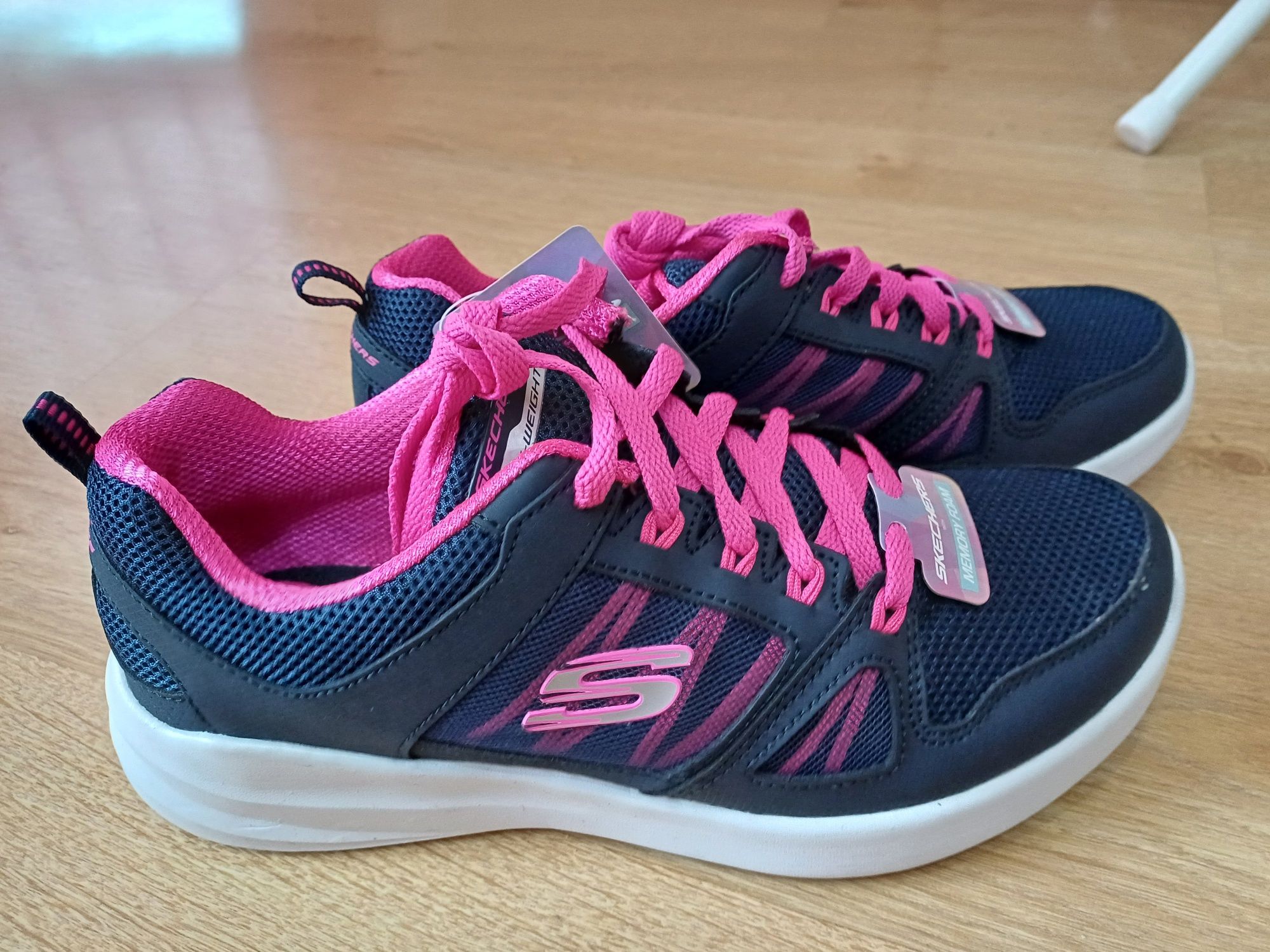 Платнени, спортни - стелка 25см и Skechers n.38