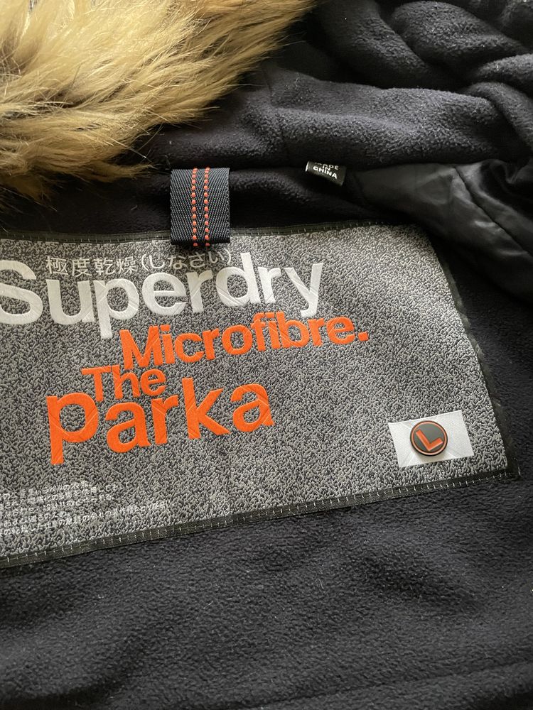 Продавам зимно яке/парка Superdry