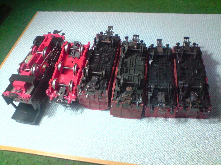 Trenulet electric,locomotiva cu abur cu 4 vagoane marfa sc.ho