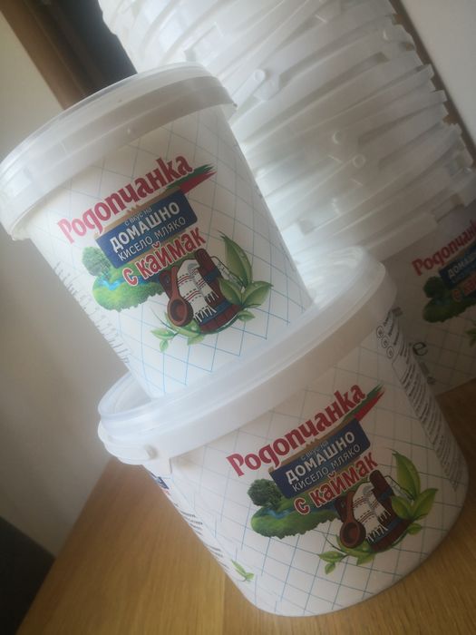 Пластмасови кофи от 2.25кг кисело мляко