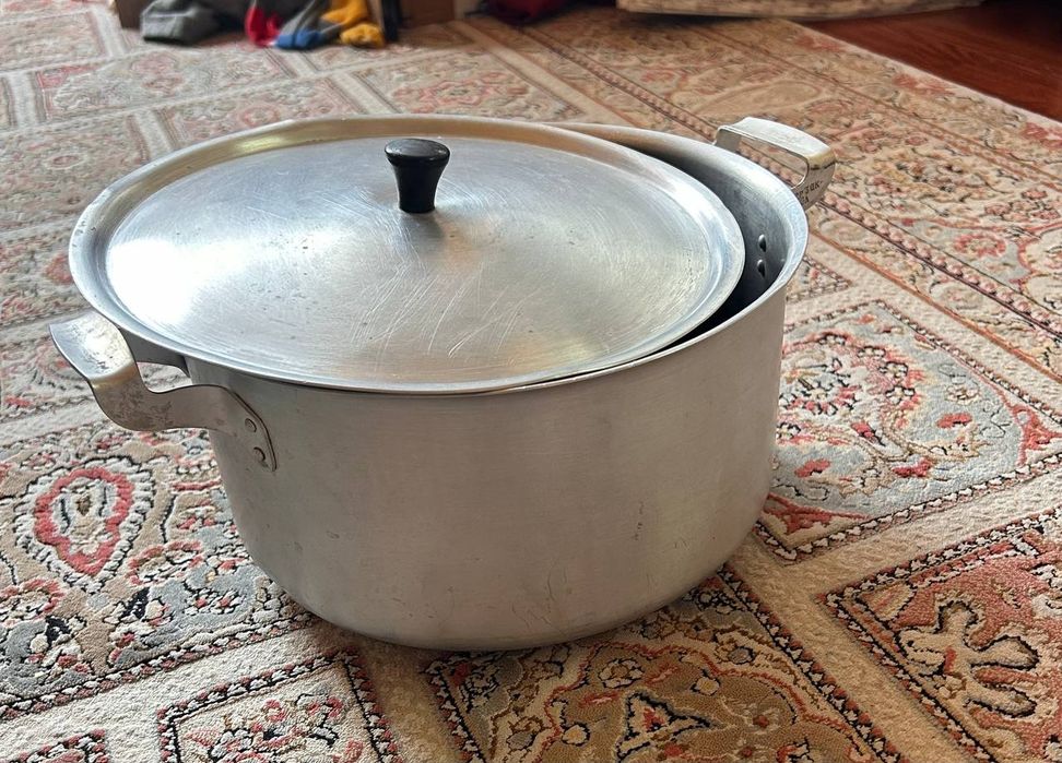 Кастрюли домашние. Эмалированная и алюминиевая