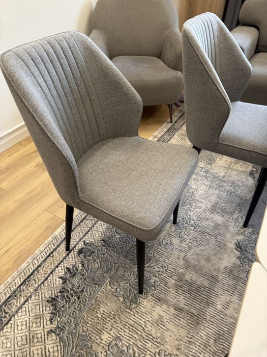 Продается стол со стульми