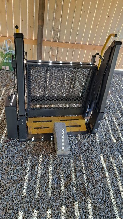 Lift Auto persoane cu dizabilități.