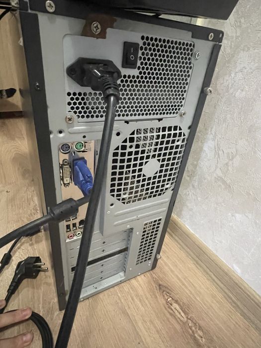 Компютър/Монитор/Клавиатура/камера