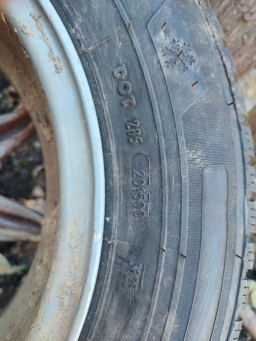 Vând cauciucuri cu jante aluminiu