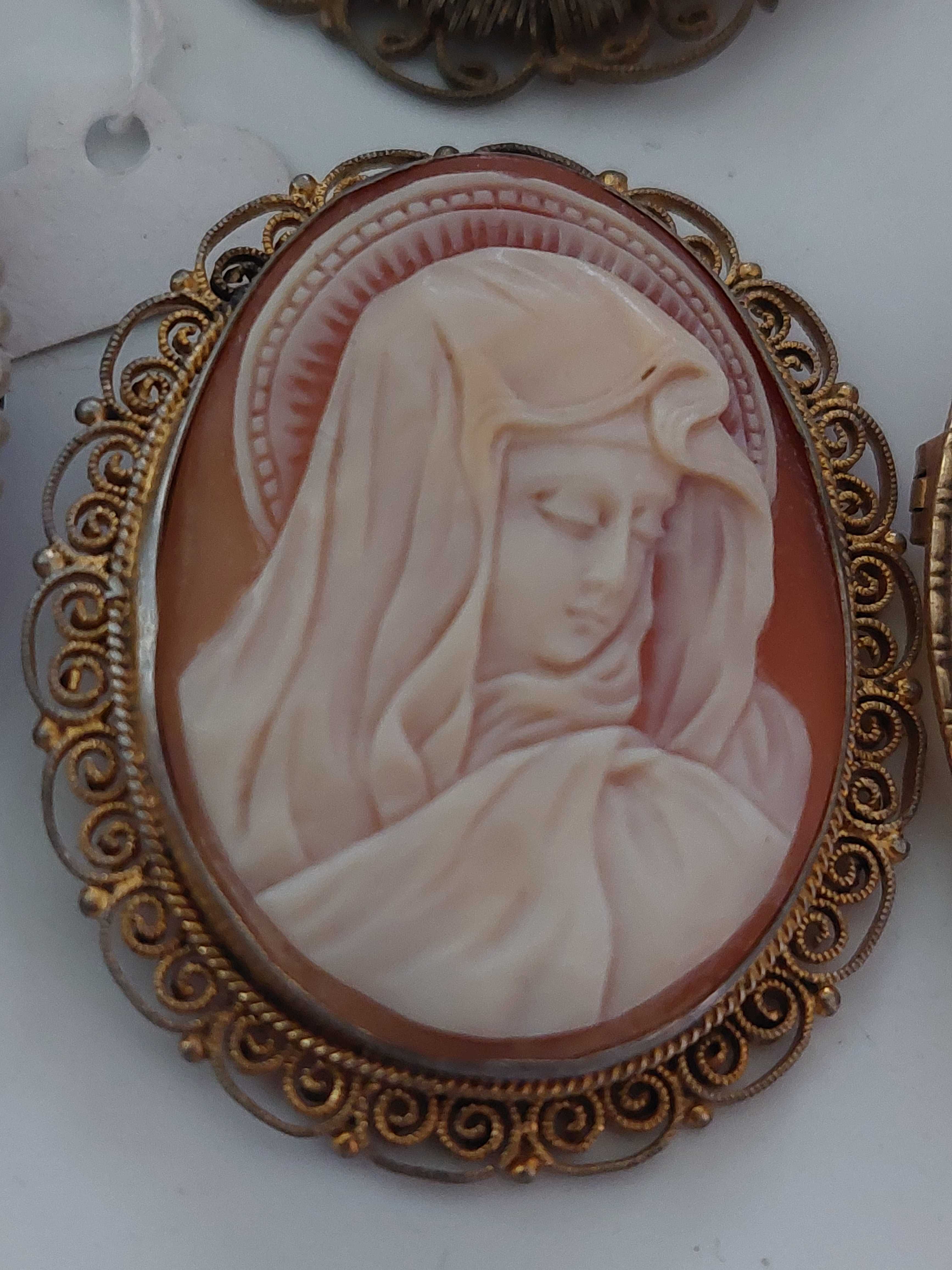 Аксесоари,камеи брошки медальони,злато сребро позлатени сребърни