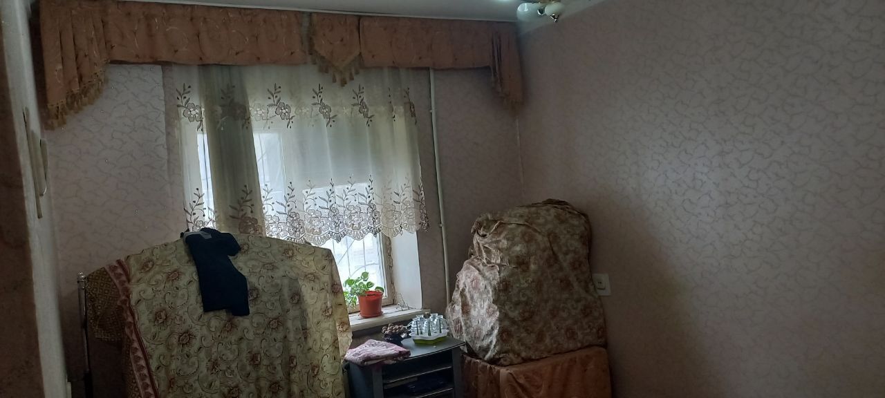 Срочно продается раздельный 2-х комнатный квартира на М.Улугбекском р
