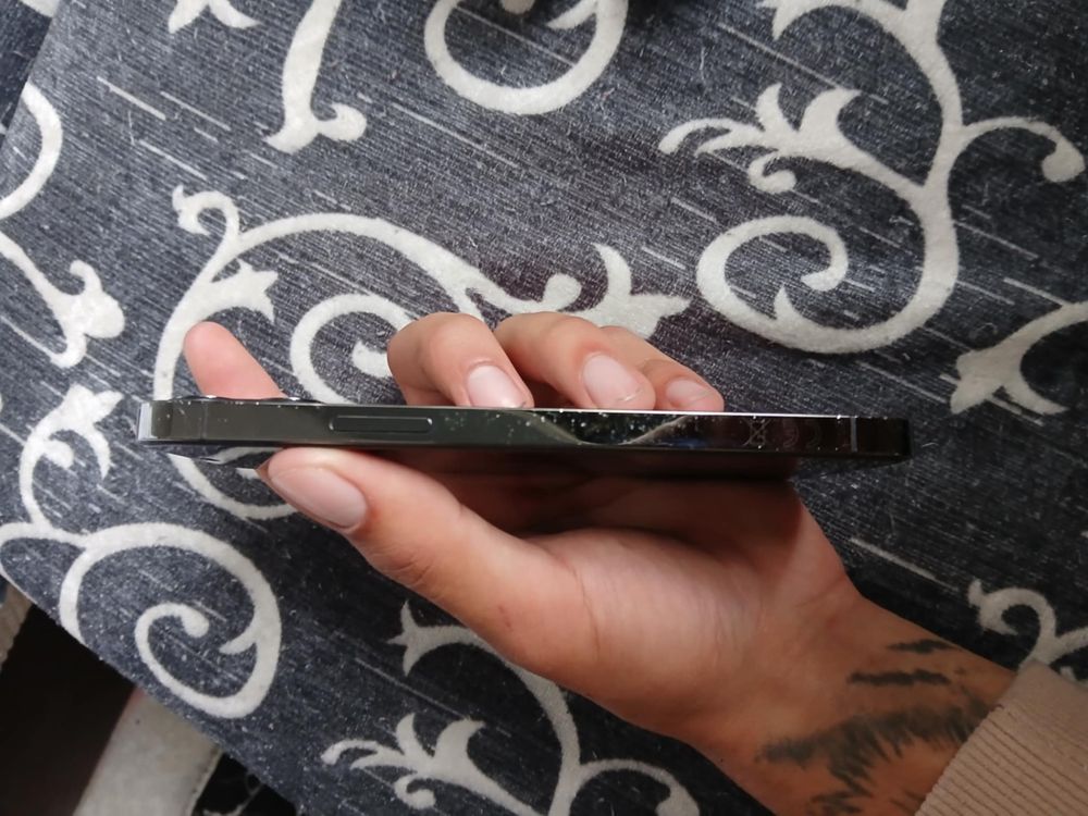 Продавам iphone 12 Про
