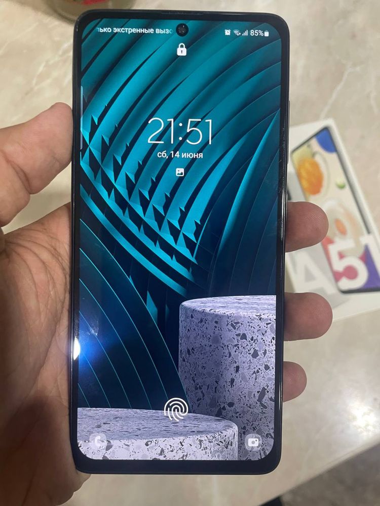 Samsung A51 telefoni sotiladi