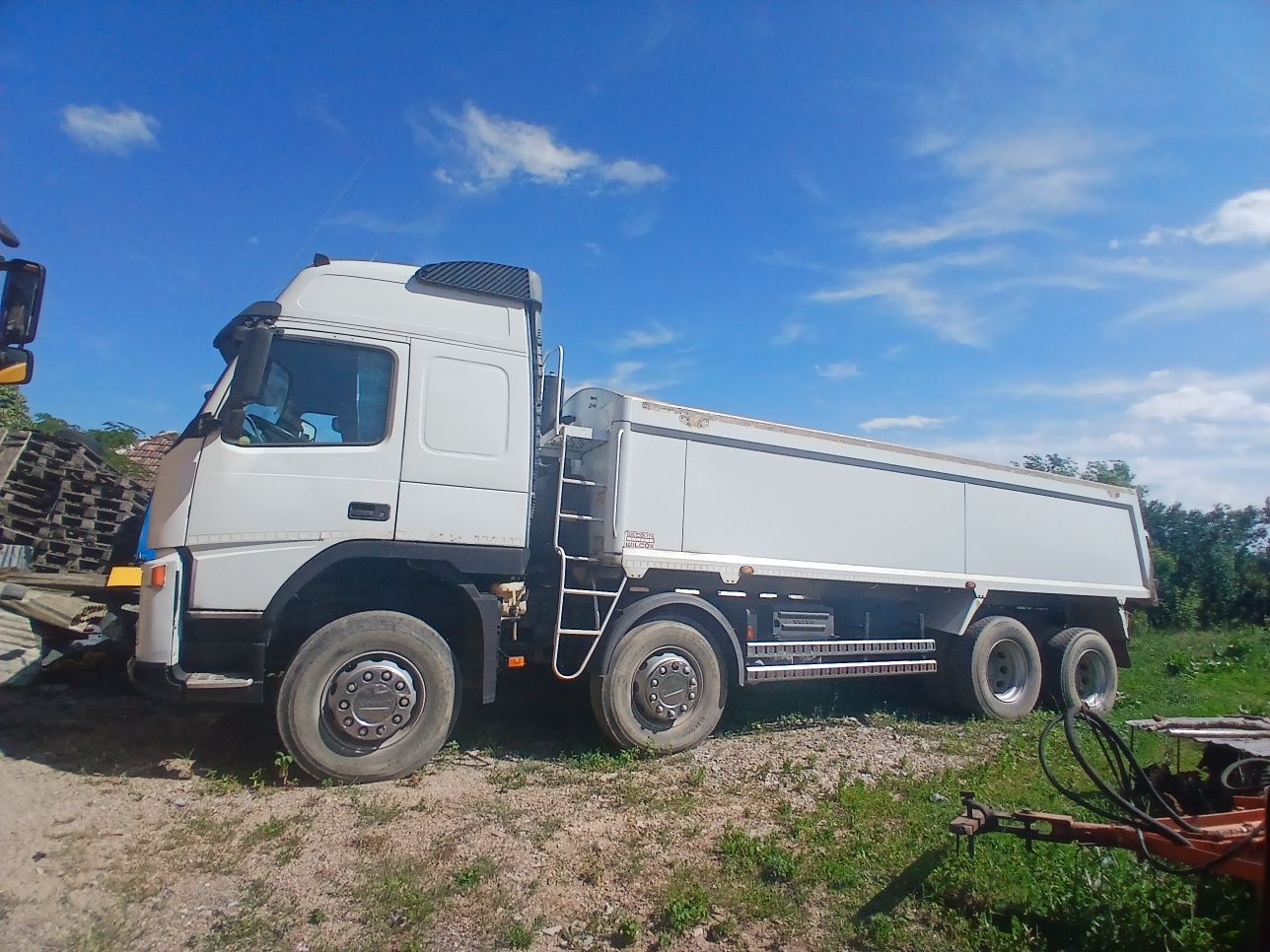 Autobasculanta Volvo 8×4