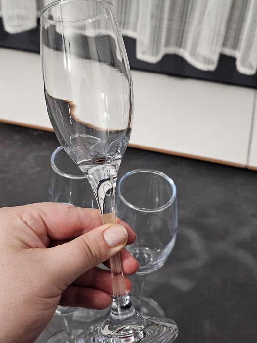 Vand Vand set de 4 pahare pentru şampanie.