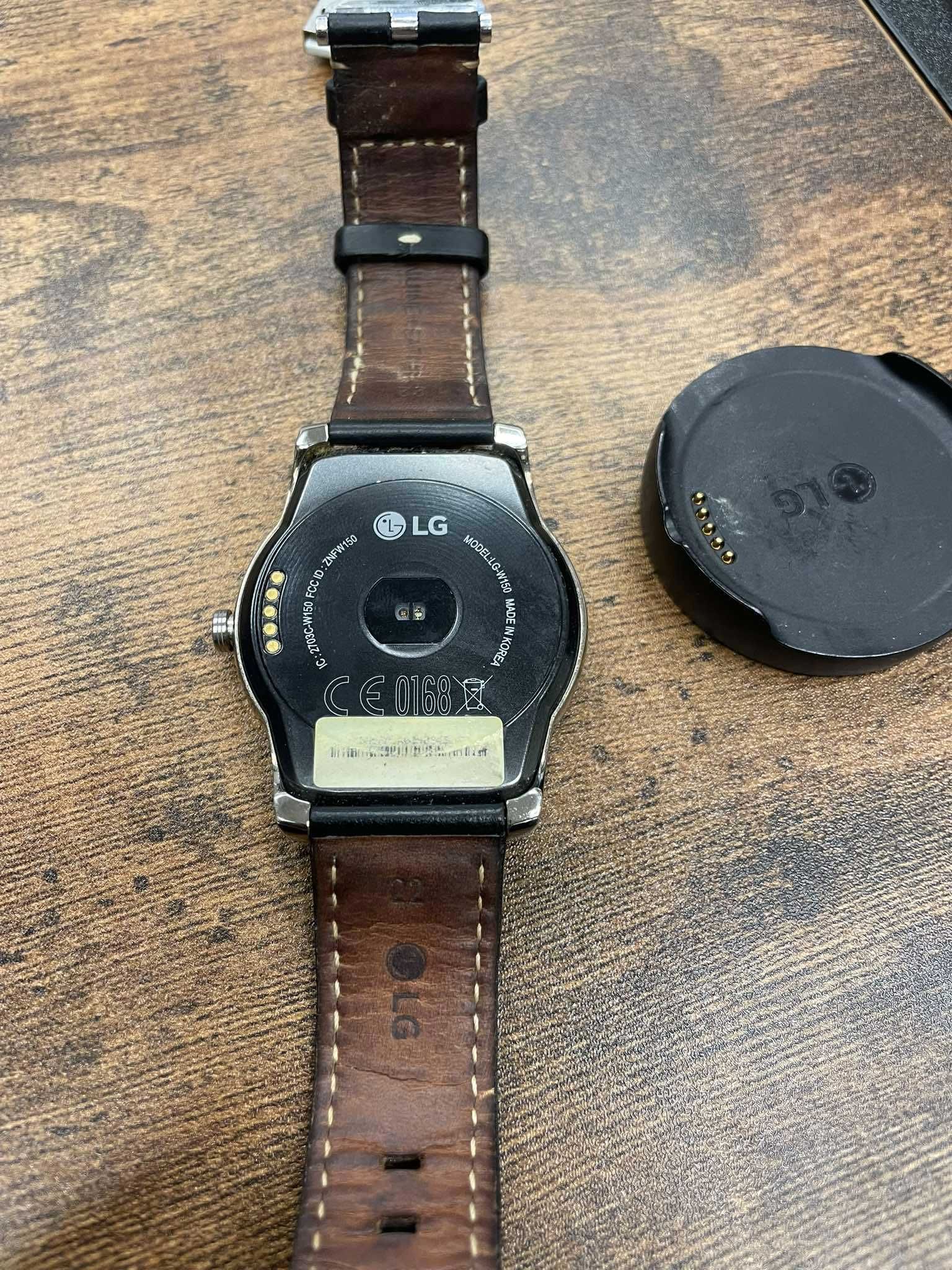 Смарт часовник LG Urban (W150)
